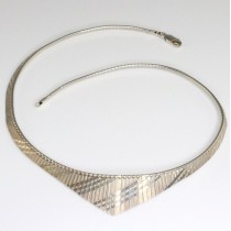 elegant colier " choker ". Italia. anii '90